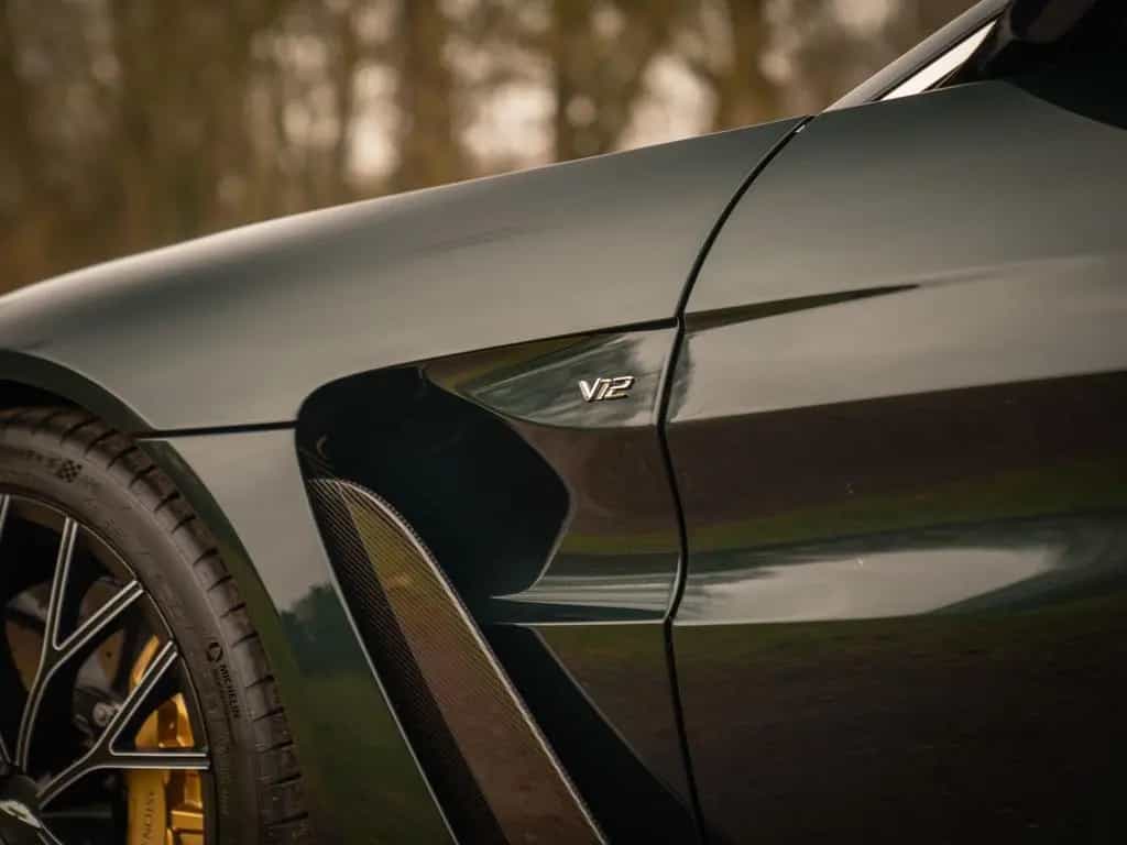 Aston Martin V12 Vantage Roadster | Nr. 211/249 | Pentland Gr 10/2023-photo-17