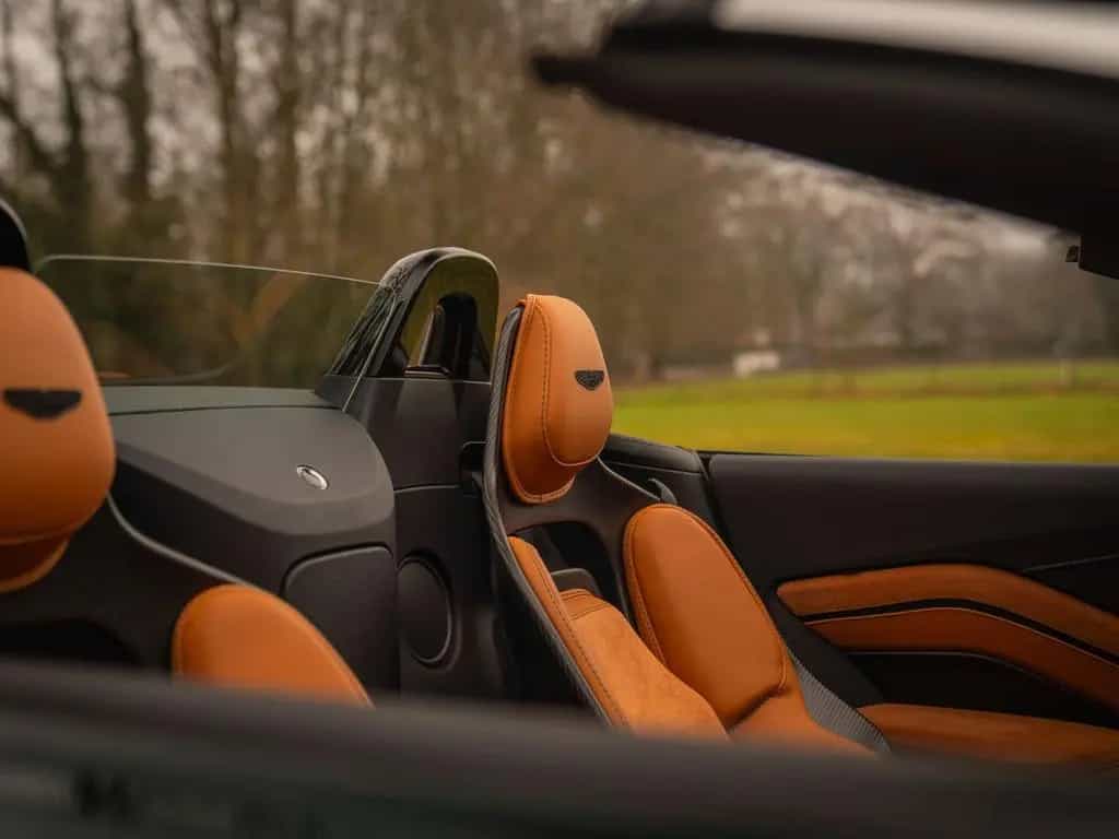 Aston Martin V12 Vantage Roadster | Nr. 211/249 | Pentland Gr 10/2023-photo-35