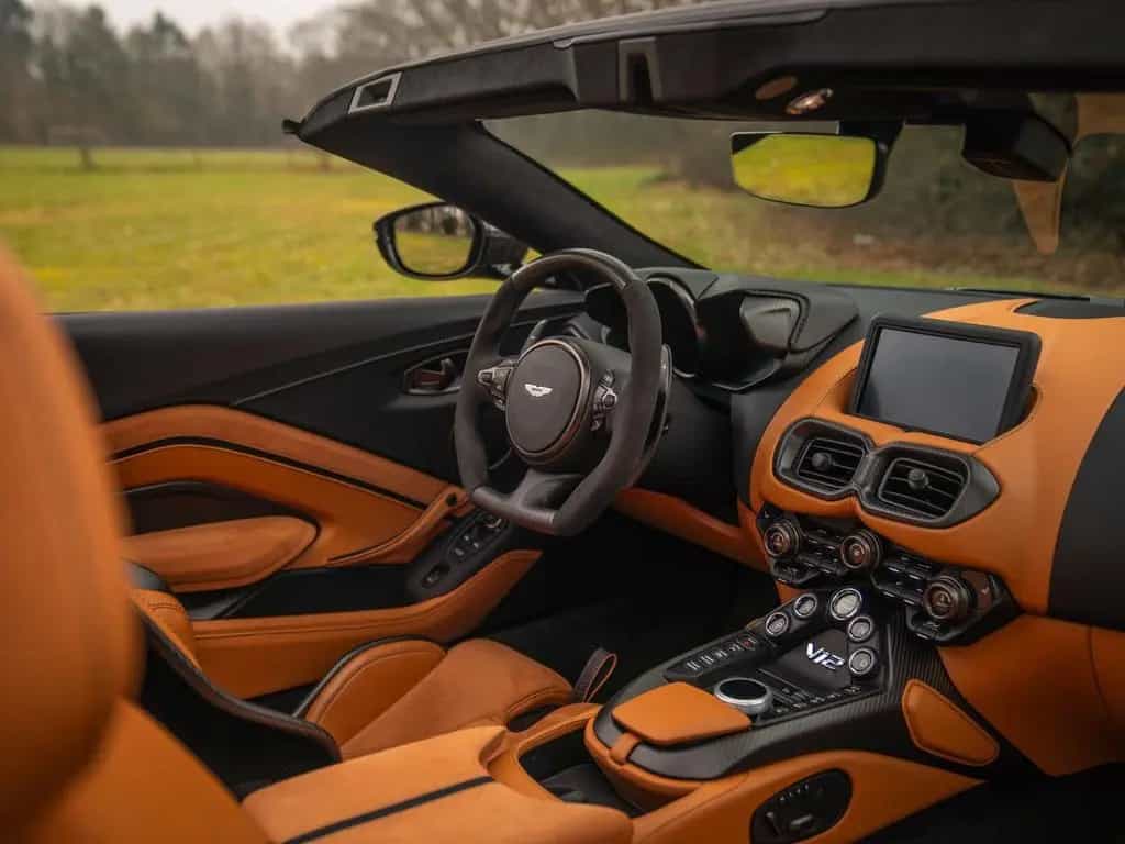 Aston Martin V12 Vantage Roadster | Nr. 211/249 | Pentland Gr 10/2023-photo-36