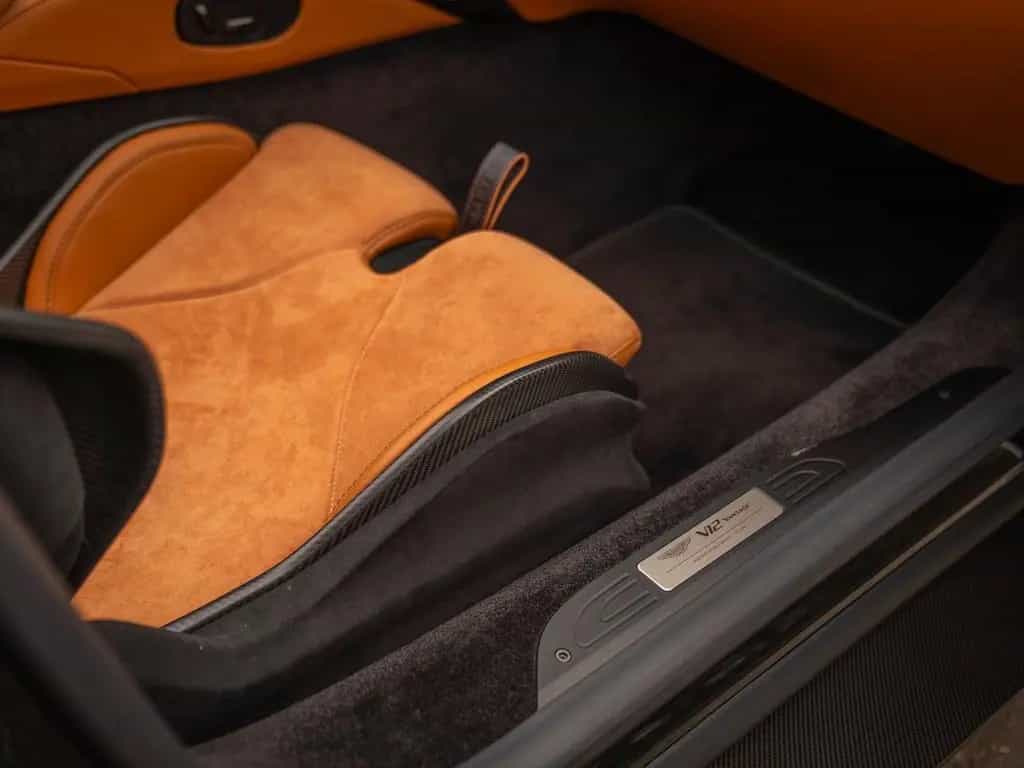 Aston Martin V12 Vantage Roadster | Nr. 211/249 | Pentland Gr 10/2023-photo-38