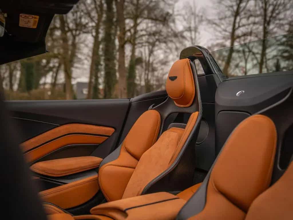 Aston Martin V12 Vantage Roadster | Nr. 211/249 | Pentland Gr 10/2023-photo-41