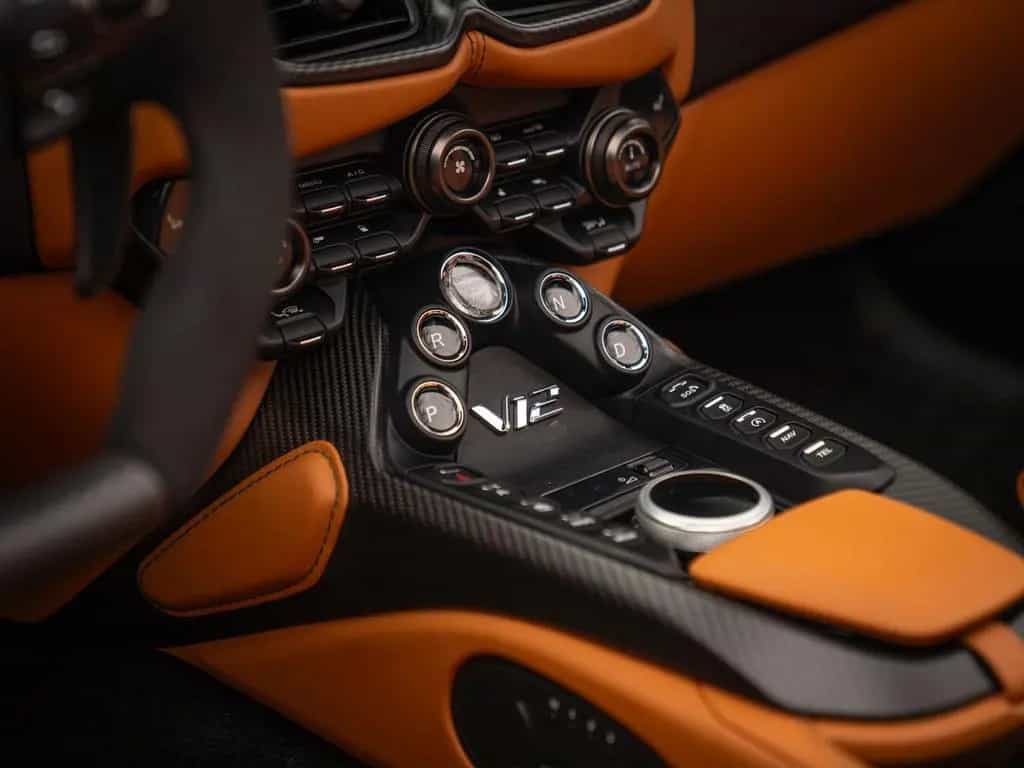 Aston Martin V12 Vantage Roadster | Nr. 211/249 | Pentland Gr 10/2023-photo-47