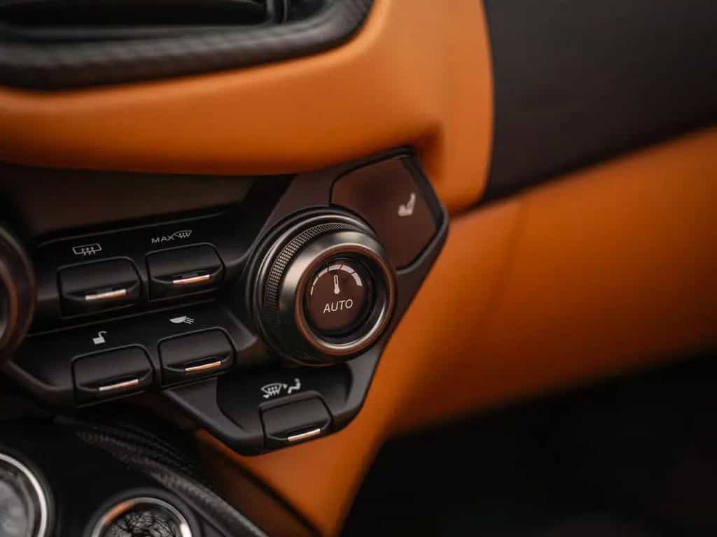 Aston Martin V12 Vantage Roadster | Nr. 211/249 | Pentland Gr 10/2023-photo-49