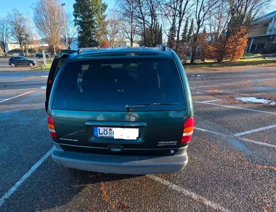 Chrysler Voyager LE 3.3 V6 Auto LE 04/1998-photo-1