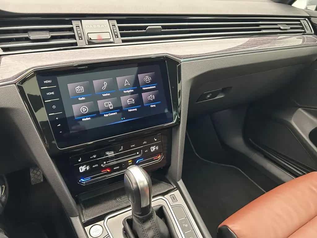 Volkswagen Passat Variant Elegance 2.0 TDI DSG*NAVI*R-LINE* 01/2022-photo-5