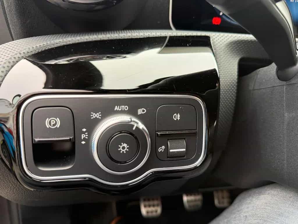 Mercedes-Benz A-Class 180 Navigation AMG Line 01/2020-photo-12