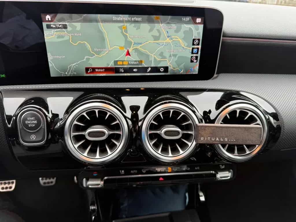 Mercedes-Benz A-Class 180 Navigation AMG Line 01/2020-photo-17