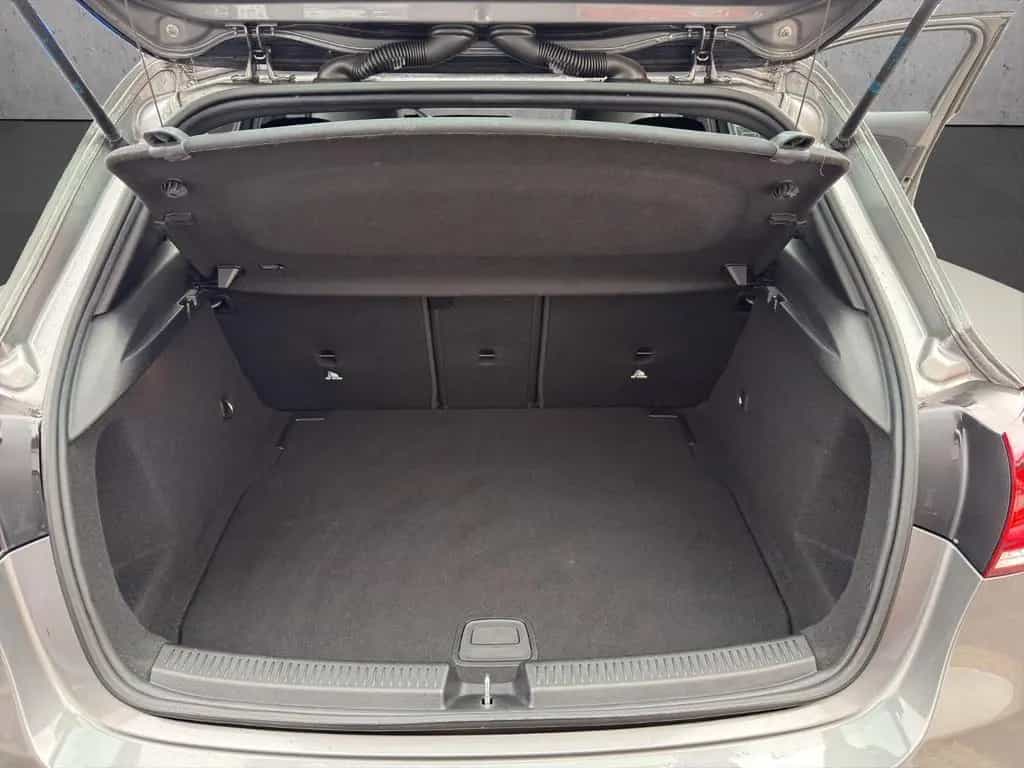 Mercedes-Benz A-Class 180 Navigation AMG Line 01/2020-photo-19