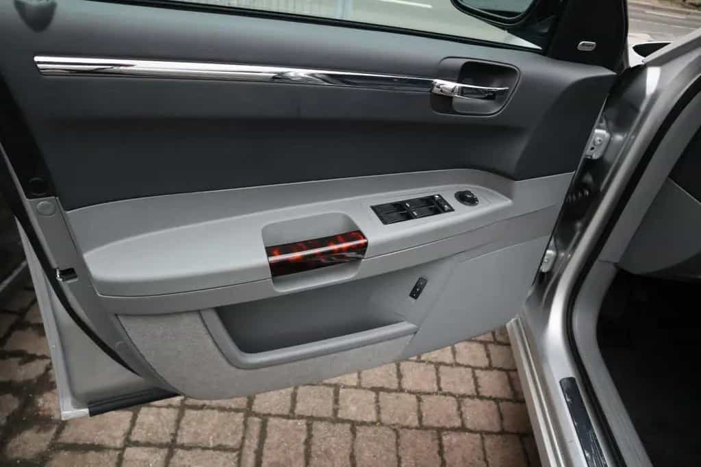 Chrysler 300C Touring 3.5 AWD Wenig Km !! 11/2006-photo-11