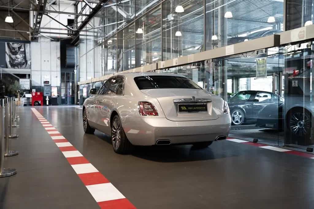 Rolls-Royce Ghost - 1.Hand - 5.300KM - Mwst. ausweisbar 10/2021-photo-3