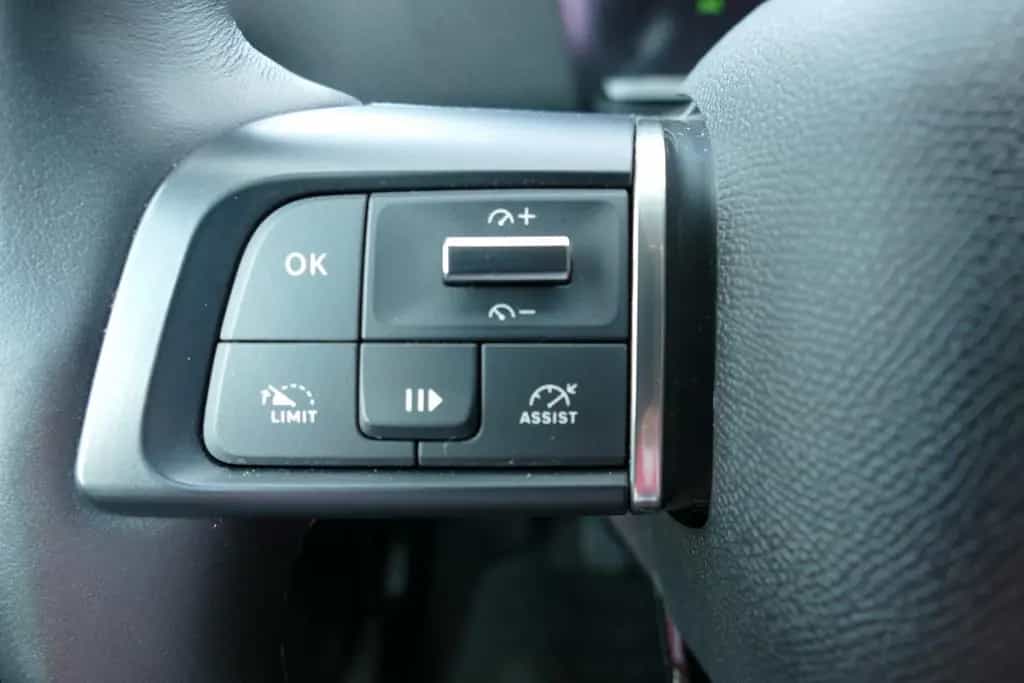 Citroën C4 1.2 12V e-THP Shine LED Navi Head-Up Kamera 10/2023-photo-11
