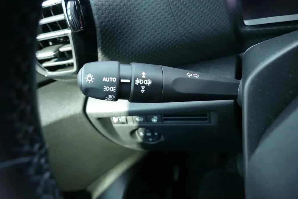 Citroën C4 1.2 12V e-THP Shine LED Navi Head-Up Kamera 10/2023-photo-13