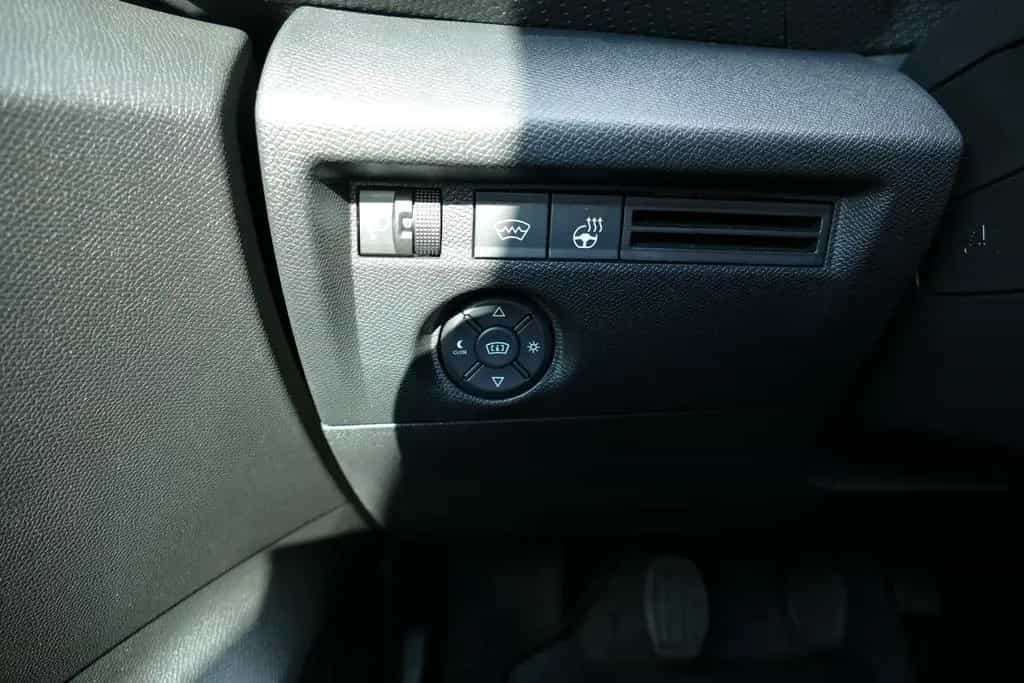 Citroën C4 1.2 12V e-THP Shine LED Navi Head-Up Kamera 10/2023-photo-15
