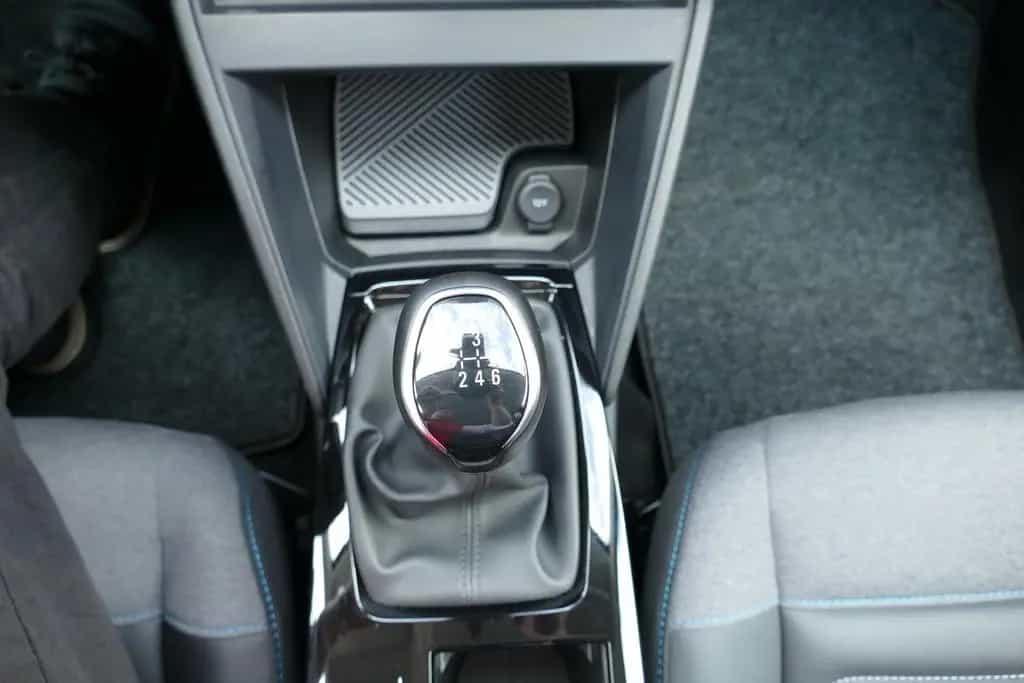 Citroën C4 1.2 12V e-THP Shine LED Navi Head-Up Kamera 10/2023-photo-18