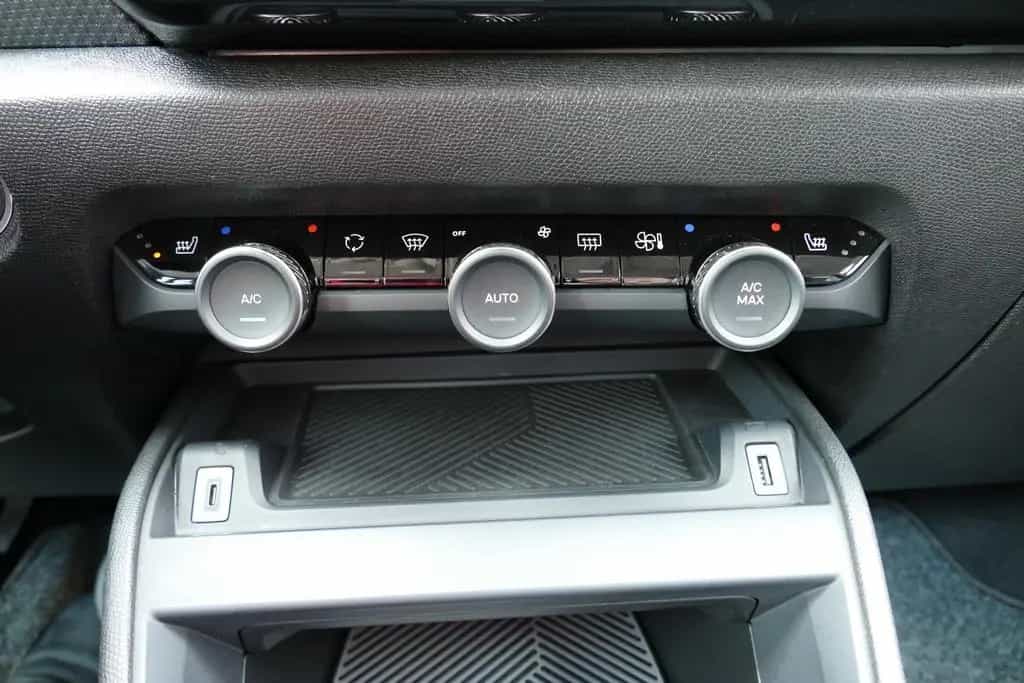 Citroën C4 1.2 12V e-THP Shine LED Navi Head-Up Kamera 10/2023-photo-19