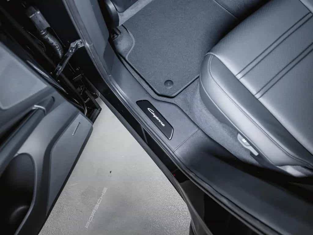 Porsche Cayenne Black Edition Sport Design Paket null-photo-26