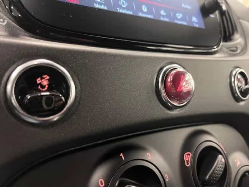 Abarth 695 1.4 T-Jet 695 70th 180cv 11/2022-photo-8
