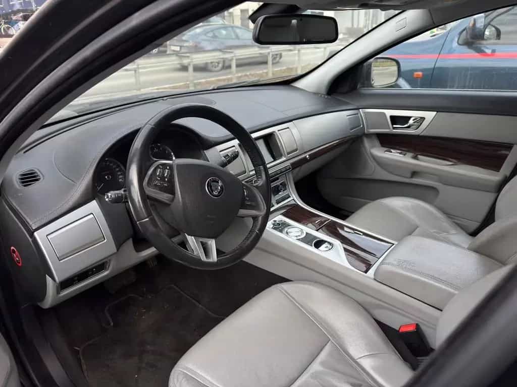 Jaguar XF XF 3.0cc 340CV Portfolio awd auto 10/2014-photo-4
