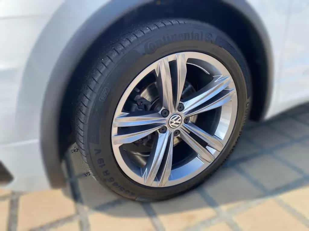 Volkswagen Tiguan R-LINE+APP CONNECT+LED+CARPLAY+PDC+NAVI++ 08/2018-photo-3