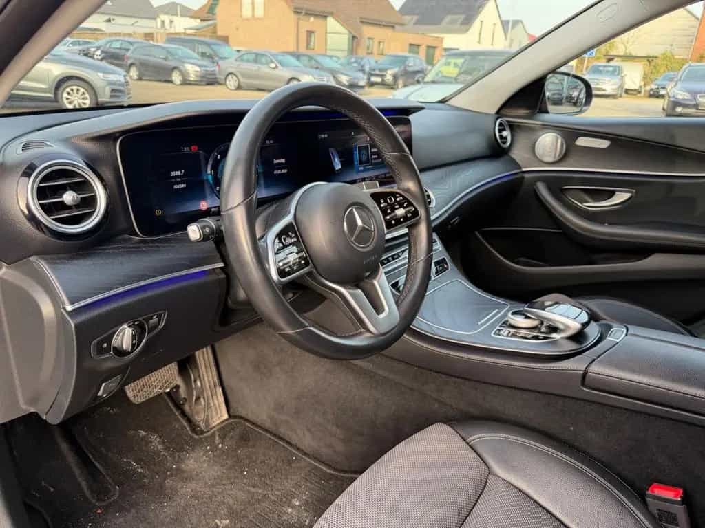 Mercedes-Benz E-Class 300 d T 9-G AMG Widescreen Burmester ILS DIST 08/2018-photo-12