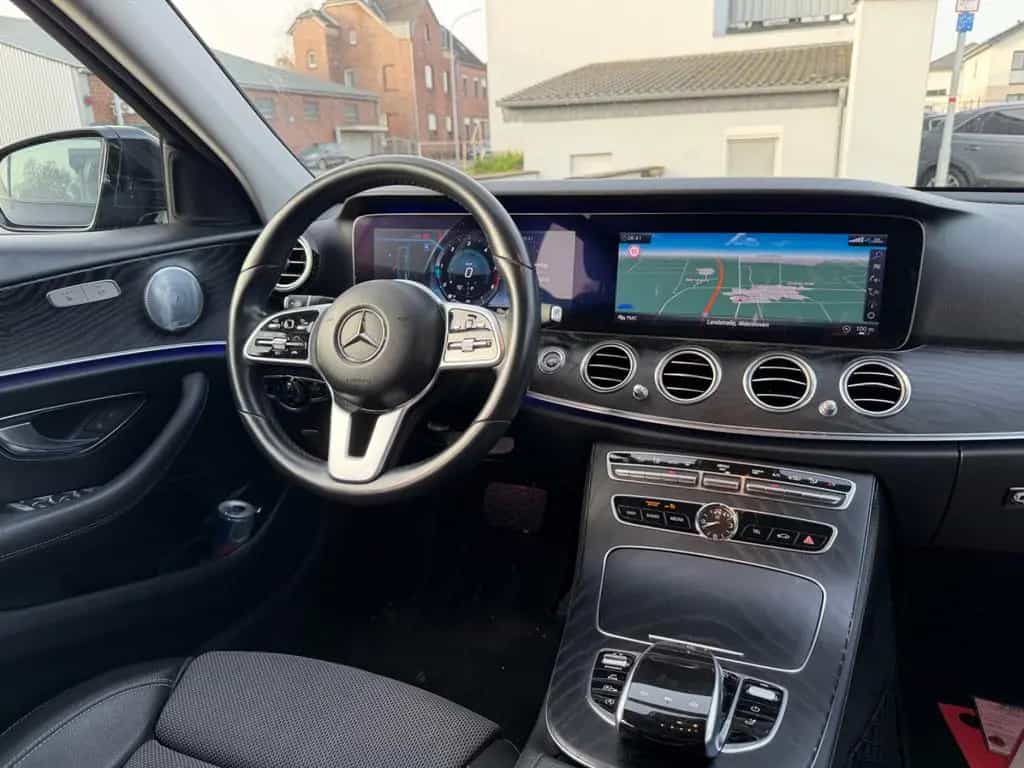 Mercedes-Benz E-Class 300 d T 9-G AMG Widescreen Burmester ILS DIST 08/2018-photo-16