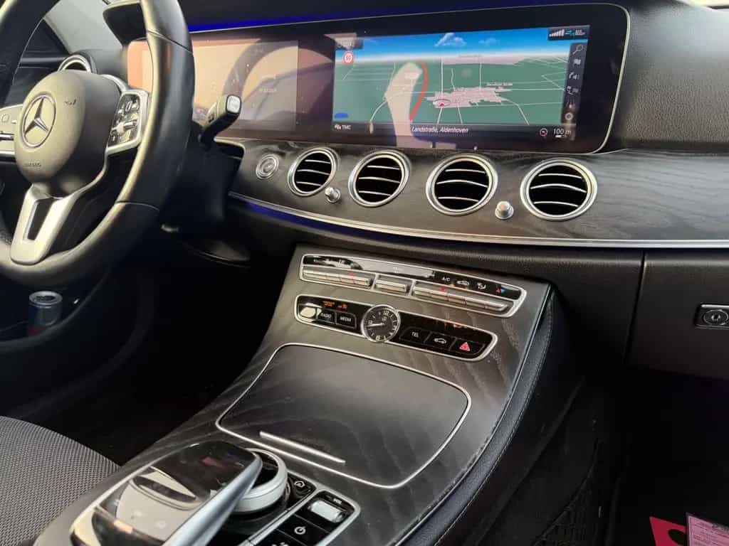 Mercedes-Benz E-Class 300 d T 9-G AMG Widescreen Burmester ILS DIST 08/2018-photo-17