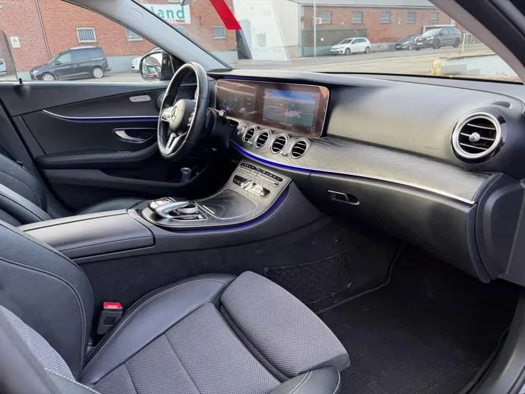 Mercedes-Benz E-Class 300 d T 9-G AMG Widescreen Burmester ILS DIST 08/2018-photo-19