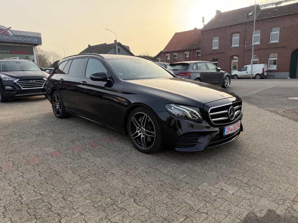 Mercedes-Benz E-Class 300 d T 9-G AMG Widescreen Burmester ILS DIST 08/2018-photo-2