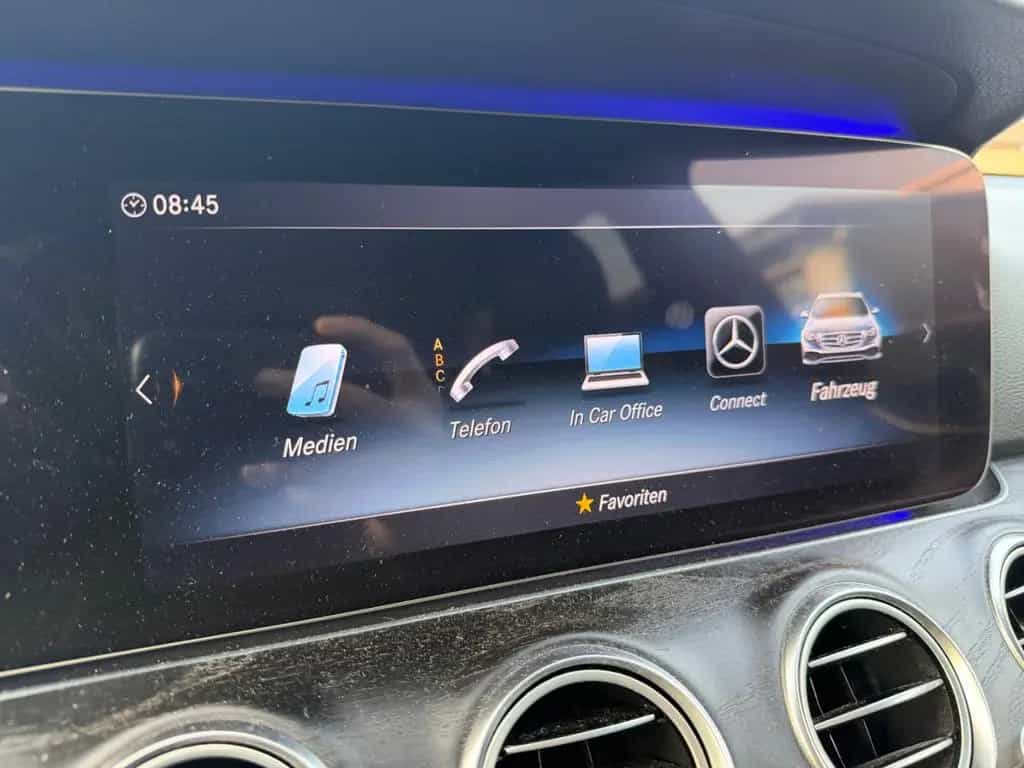 Mercedes-Benz E-Class 300 d T 9-G AMG Widescreen Burmester ILS DIST 08/2018-photo-22
