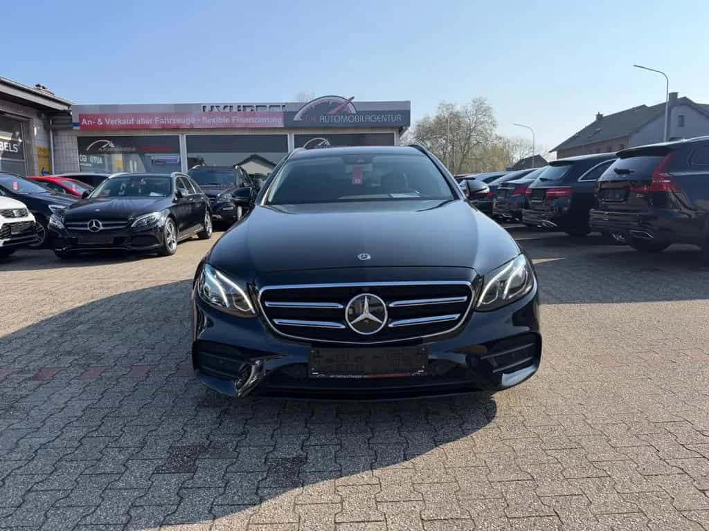 Mercedes-Benz E-Class 300 d T 9-G AMG Widescreen Burmester ILS DIST 08/2018-photo-25