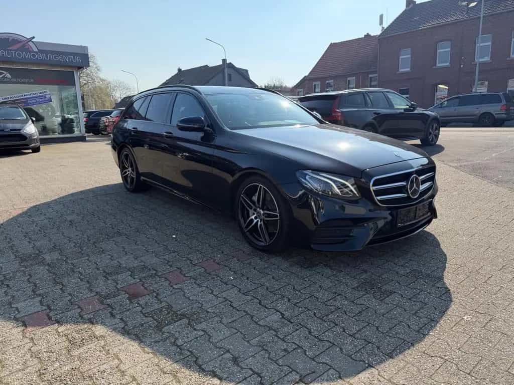 Mercedes-Benz E-Class 300 d T 9-G AMG Widescreen Burmester ILS DIST 08/2018-photo-26