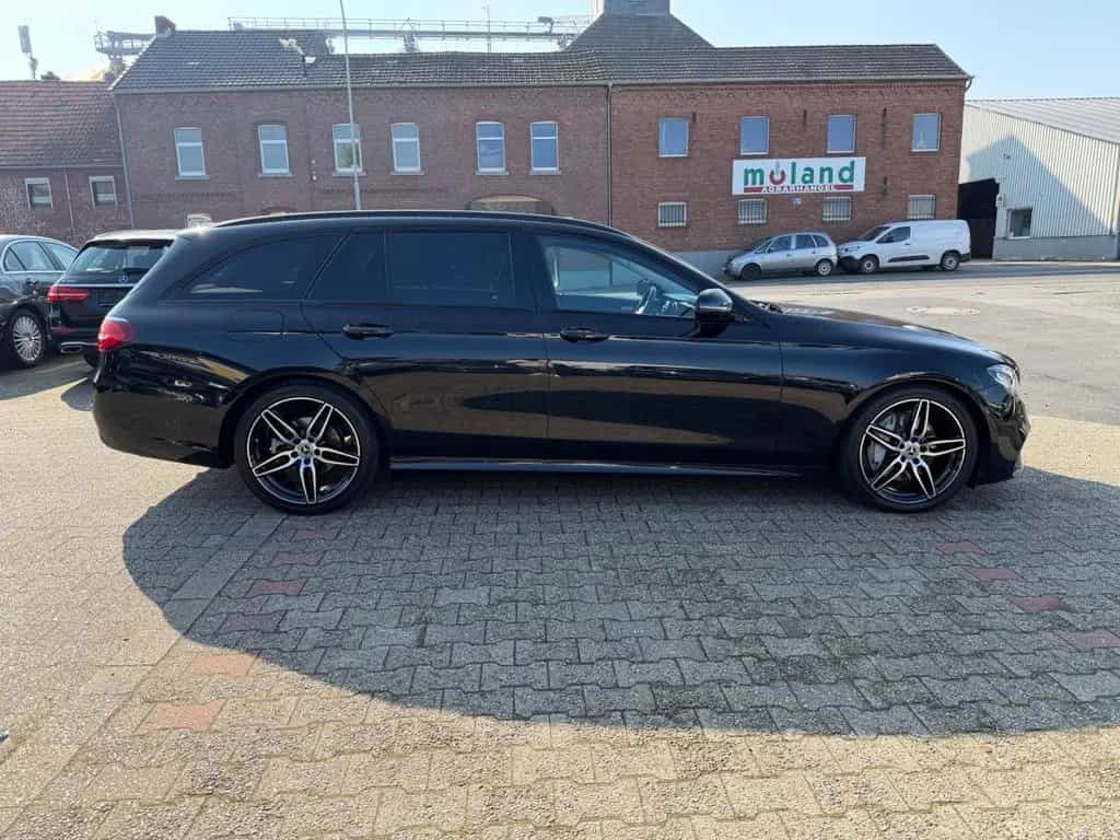 Mercedes-Benz E-Class 300 d T 9-G AMG Widescreen Burmester ILS DIST 08/2018-photo-27