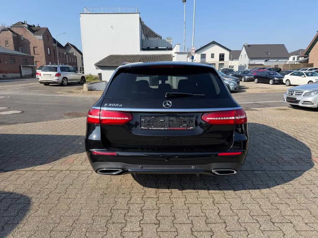 Mercedes-Benz E-Class 300 d T 9-G AMG Widescreen Burmester ILS DIST 08/2018-photo-29
