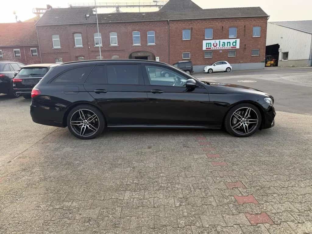 Mercedes-Benz E-Class 300 d T 9-G AMG Widescreen Burmester ILS DIST 08/2018-photo-3