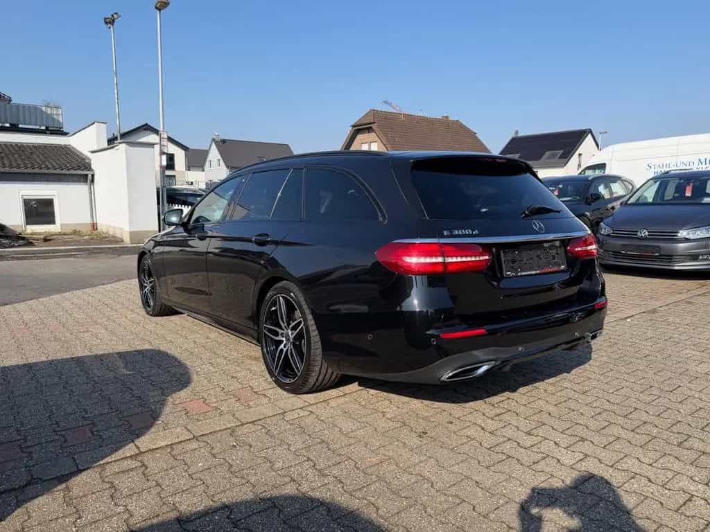 Mercedes-Benz E-Class 300 d T 9-G AMG Widescreen Burmester ILS DIST 08/2018-photo-30