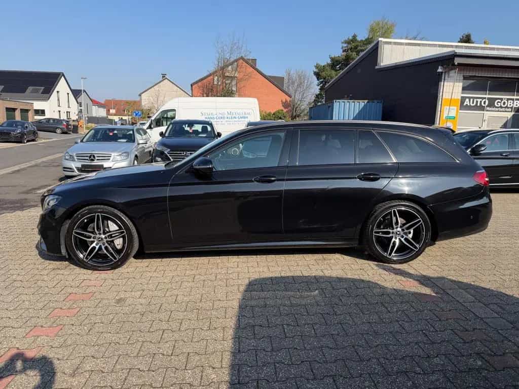 Mercedes-Benz E-Class 300 d T 9-G AMG Widescreen Burmester ILS DIST 08/2018-photo-31