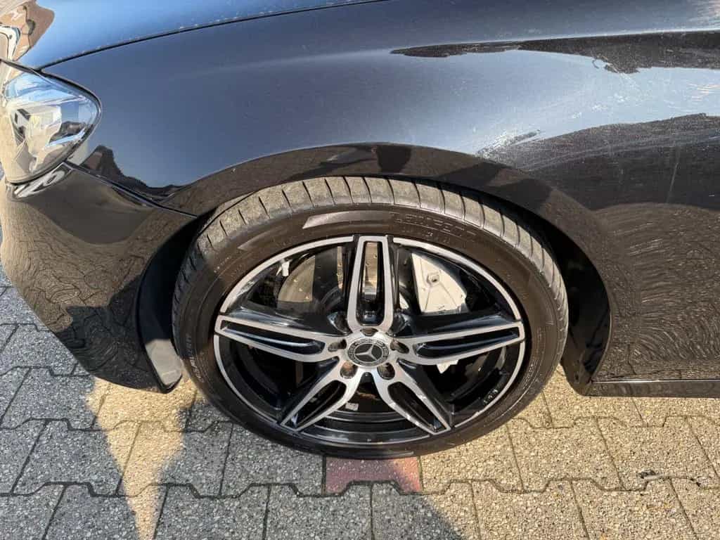 Mercedes-Benz E-Class 300 d T 9-G AMG Widescreen Burmester ILS DIST 08/2018-photo-34