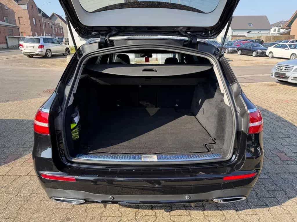 Mercedes-Benz E-Class 300 d T 9-G AMG Widescreen Burmester ILS DIST 08/2018-photo-35