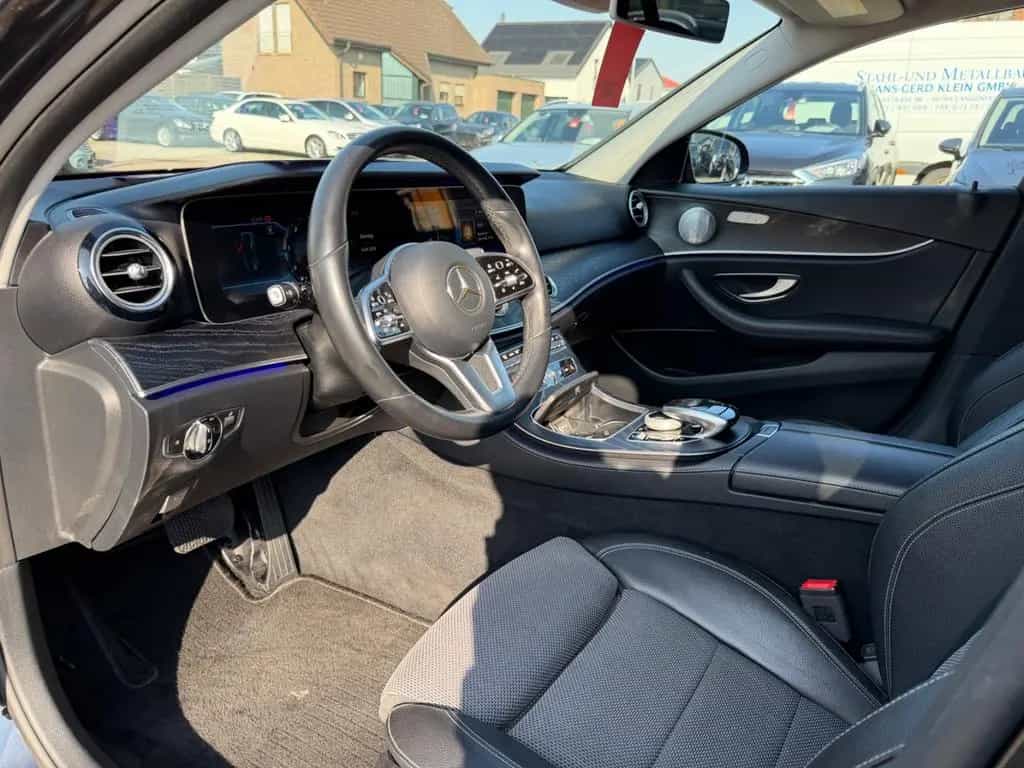 Mercedes-Benz E-Class 300 d T 9-G AMG Widescreen Burmester ILS DIST 08/2018-photo-38