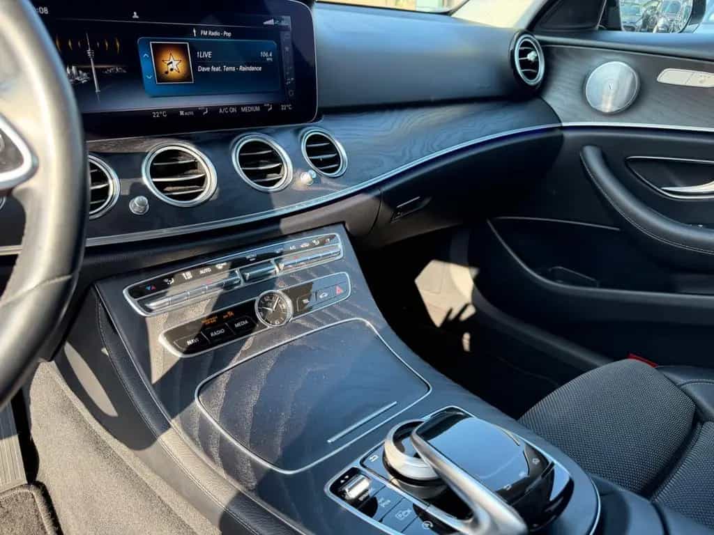 Mercedes-Benz E-Class 300 d T 9-G AMG Widescreen Burmester ILS DIST 08/2018-photo-39