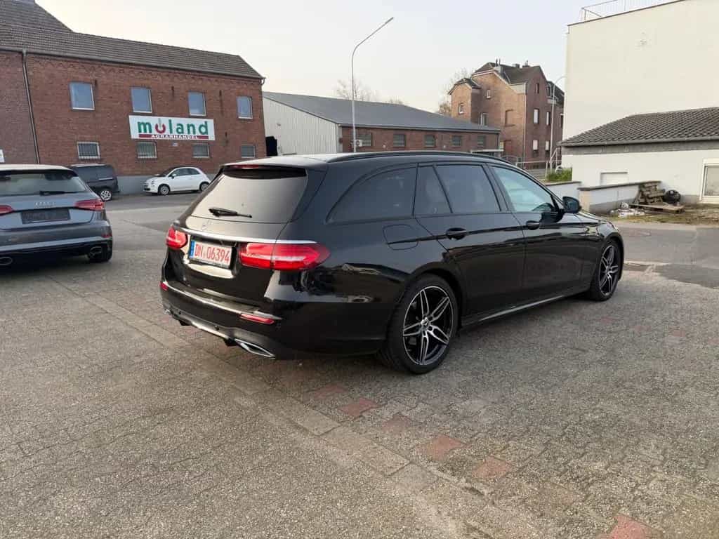 Mercedes-Benz E-Class 300 d T 9-G AMG Widescreen Burmester ILS DIST 08/2018-photo-4