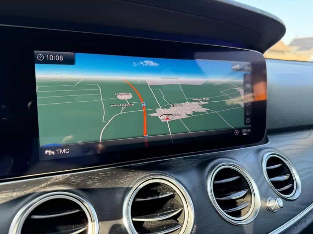 Mercedes-Benz E-Class 300 d T 9-G AMG Widescreen Burmester ILS DIST 08/2018-photo-41