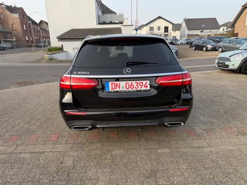 Mercedes-Benz E-Class 300 d T 9-G AMG Widescreen Burmester ILS DIST 08/2018-photo-5