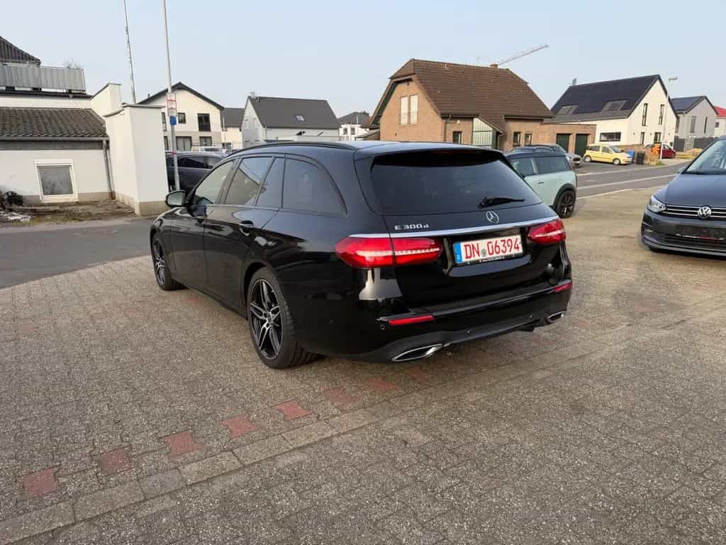 Mercedes-Benz E-Class 300 d T 9-G AMG Widescreen Burmester ILS DIST 08/2018-photo-6