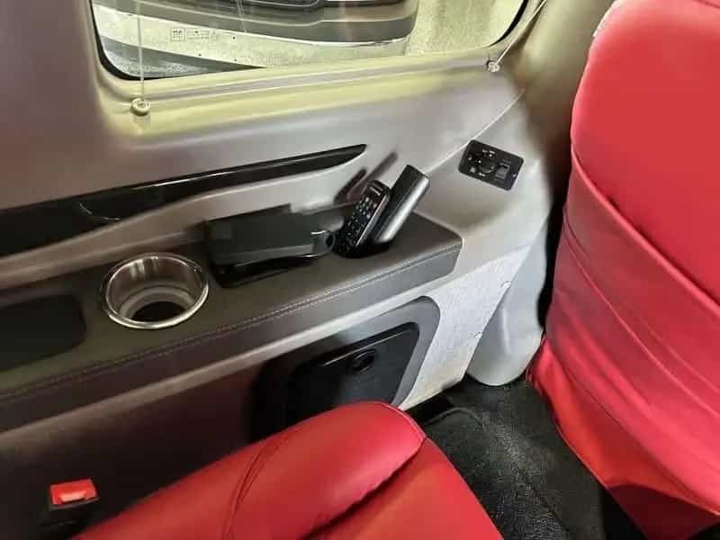 GMC Savana EXPLORER VAN 2024 Baujahr Exclusive 09/2024-photo-4