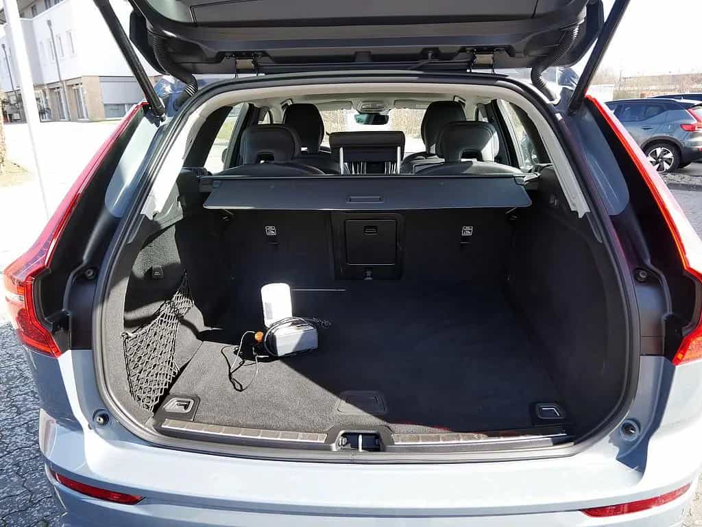 Volvo XC60 B4 AWD Plus Dark 10/2023-photo-13