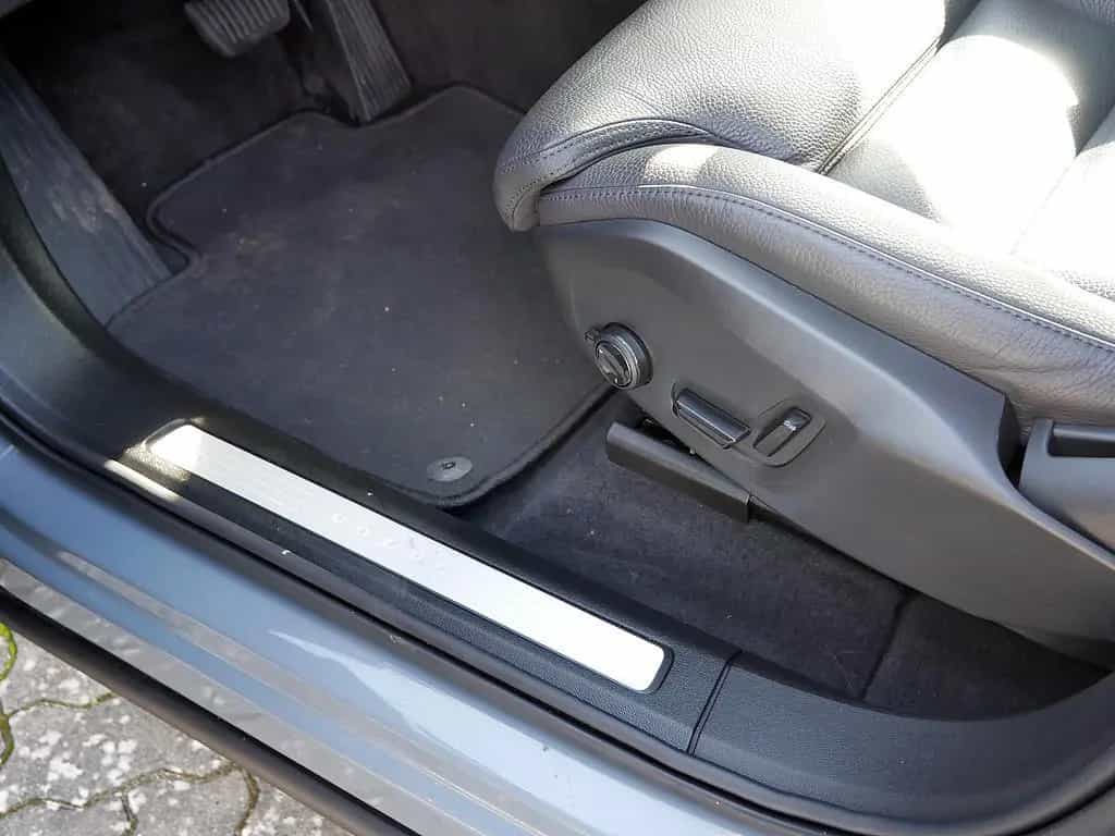 Volvo XC60 B4 AWD Plus Dark 10/2023-photo-19