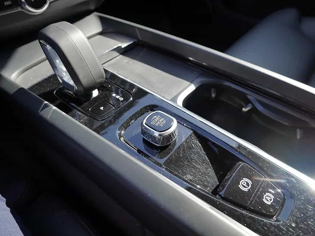 Volvo XC60 B4 AWD Plus Dark 10/2023-photo-29
