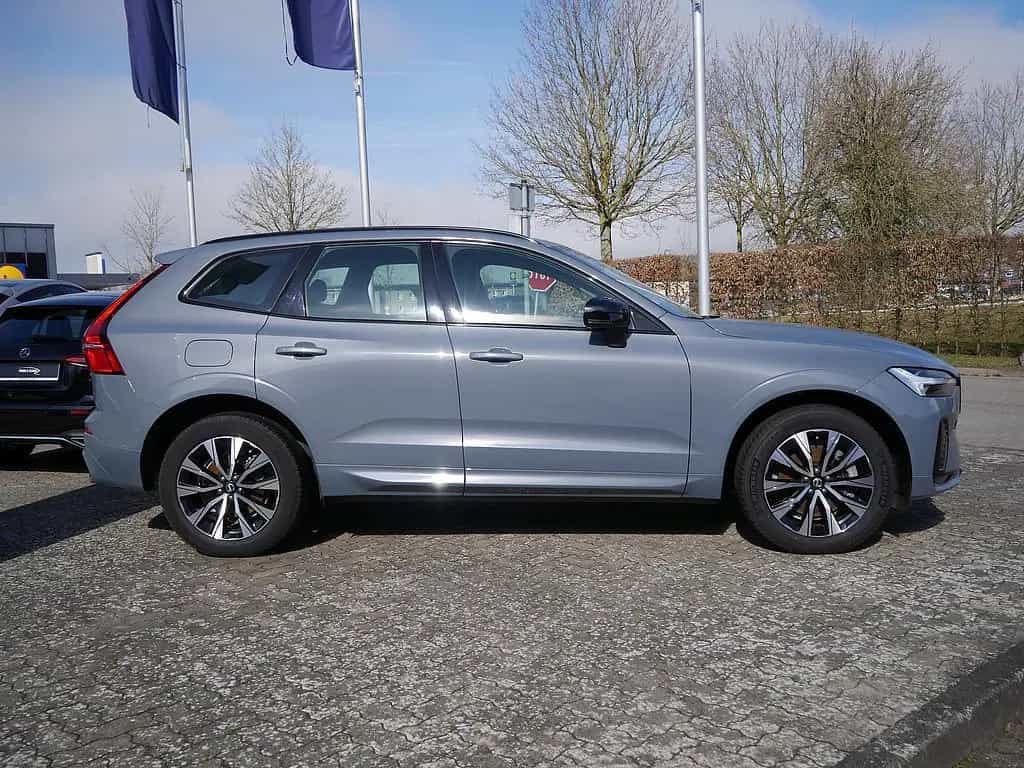 Volvo XC60 B4 AWD Plus Dark 10/2023-photo-3