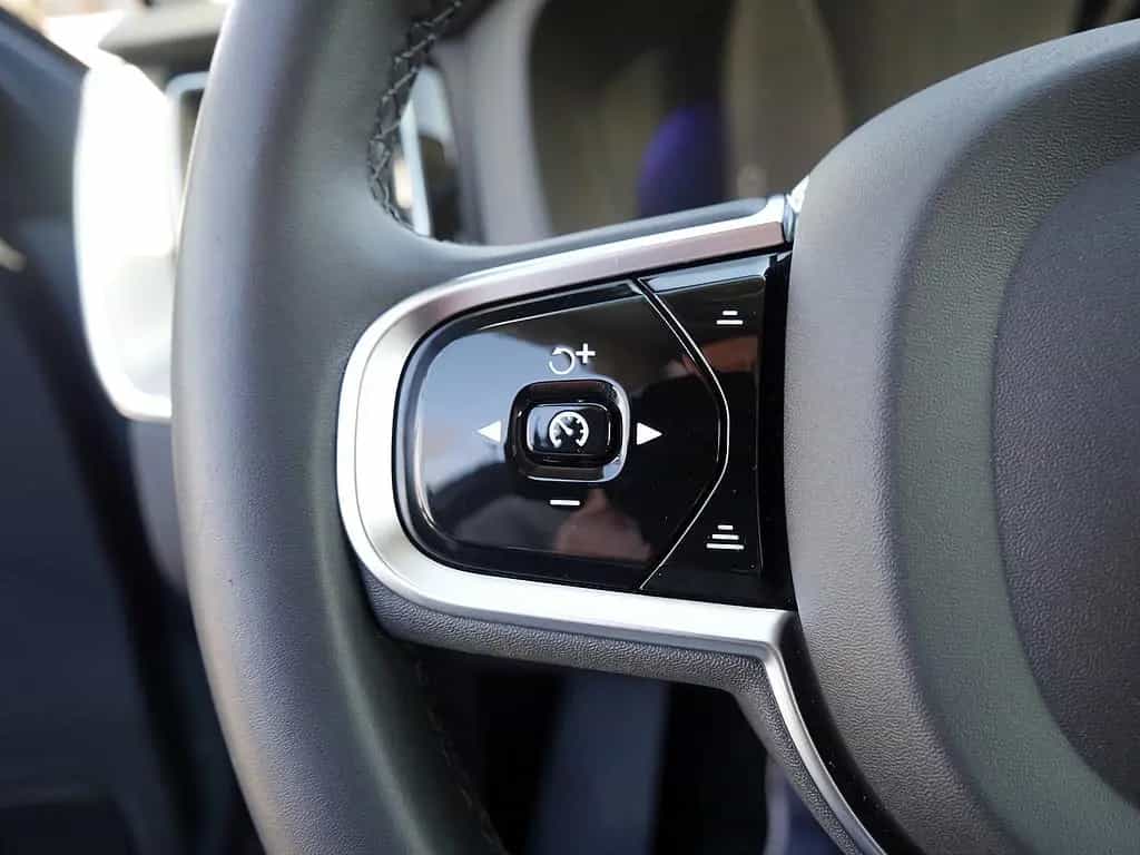 Volvo XC60 B4 AWD Plus Dark 10/2023-photo-34